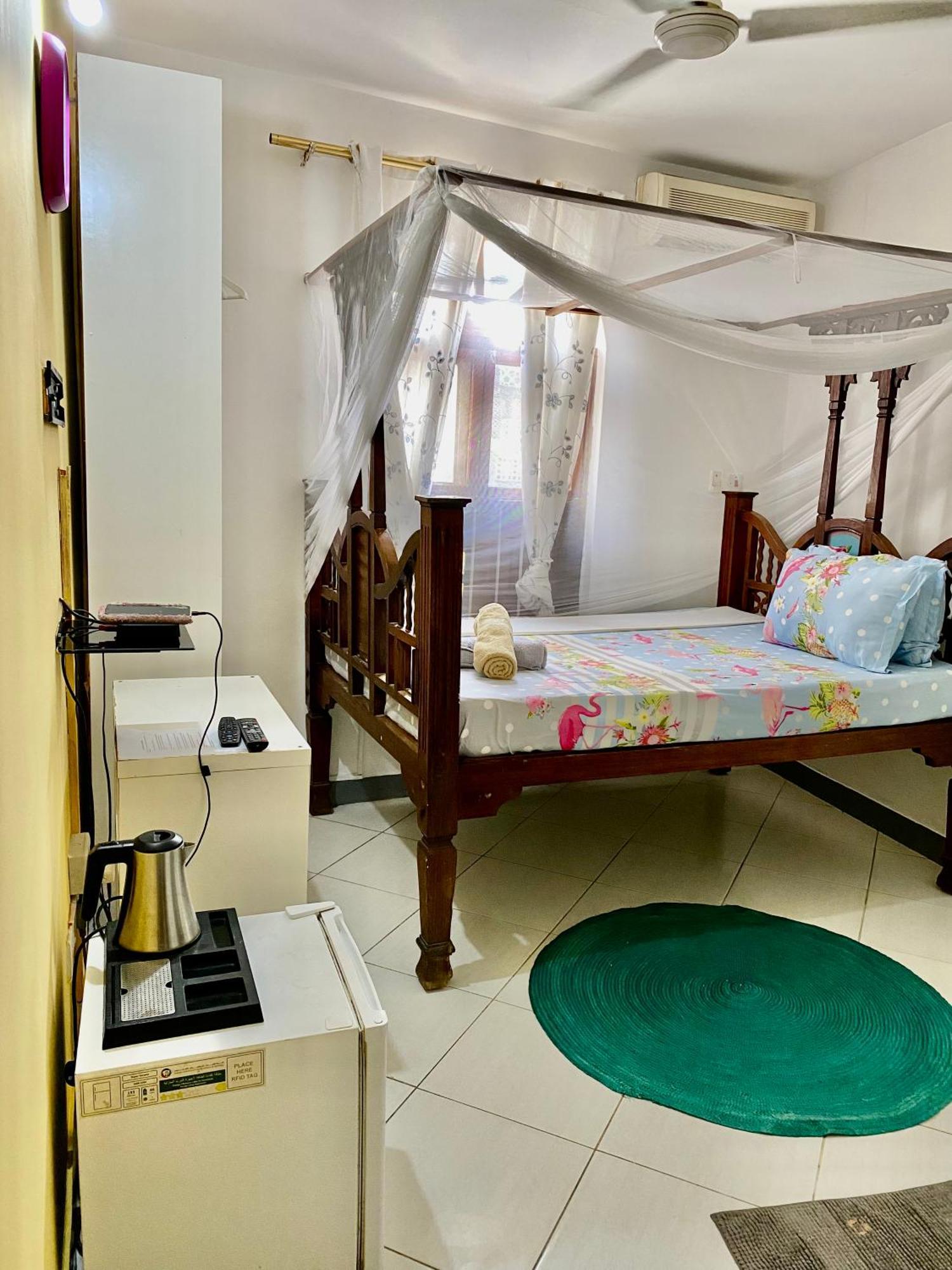 Kelele Square Bed & Breakfast Zanzibar Екстериор снимка